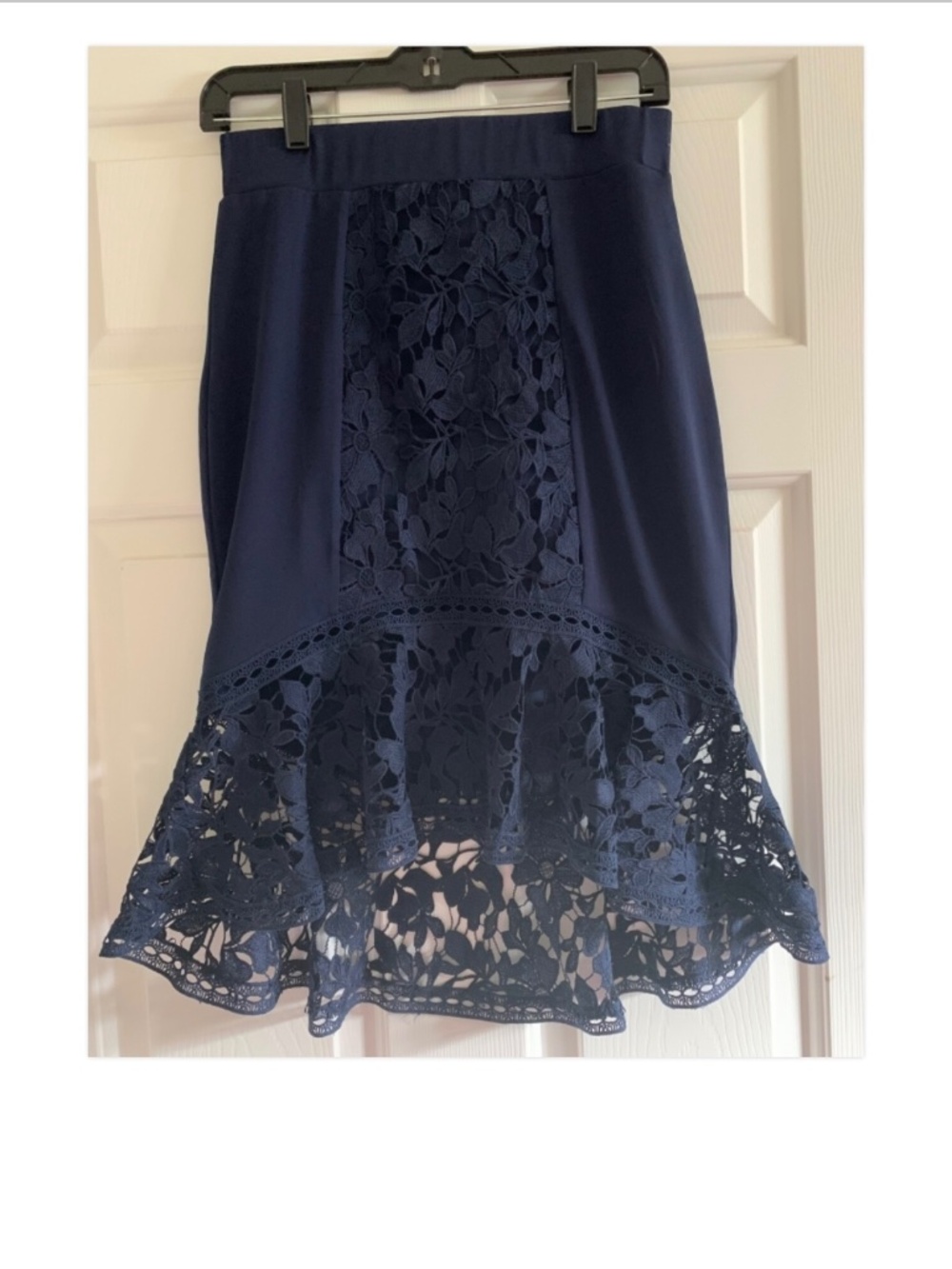 Venus Hi-Low Ruffle Chunky Lace Hem Skirt Size Small.